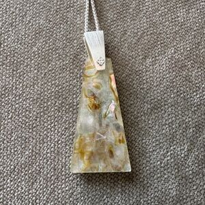 Kendra Scott necklace